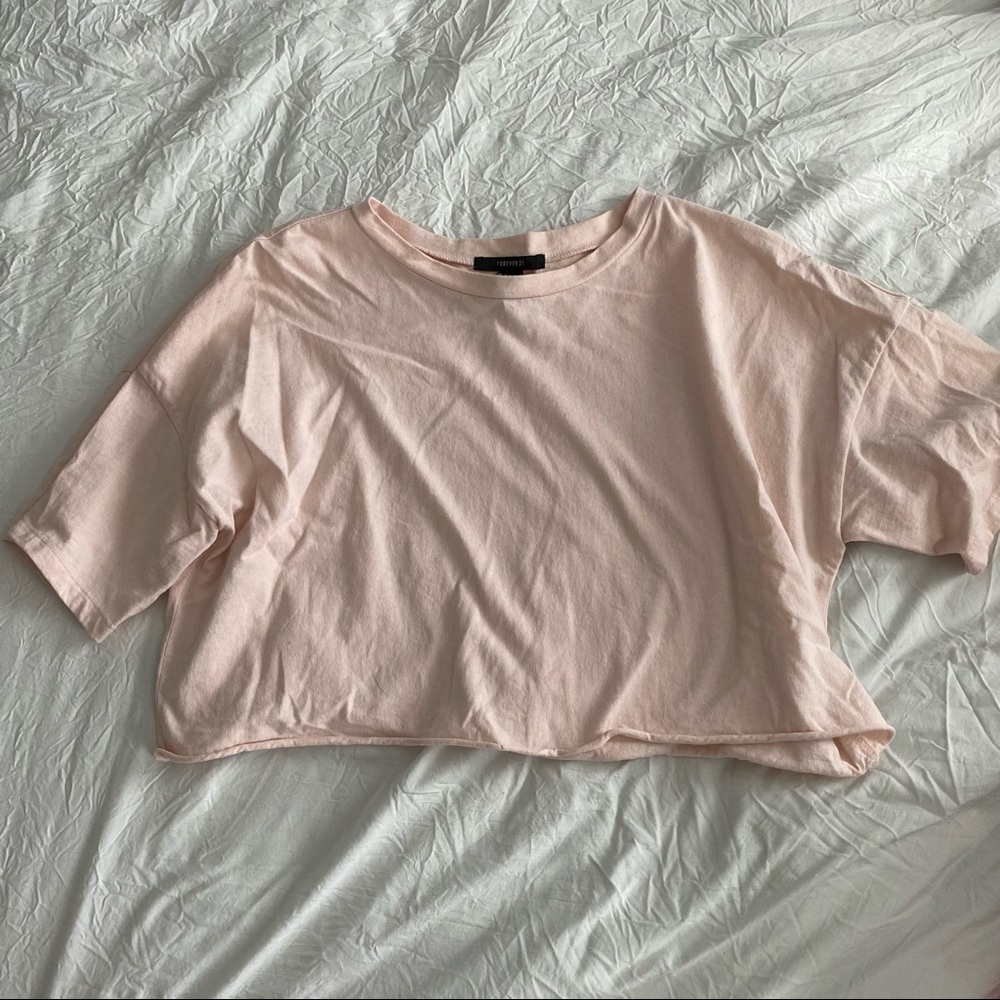 Light pink cropped tee - ⭐️FREE SHIPPING⭐️